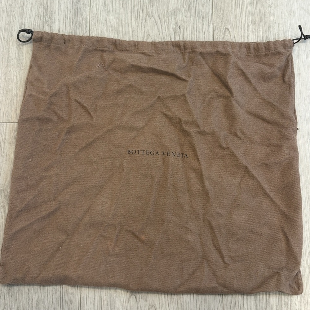 Bottega Cream Clutch Bag - Picture 3 of 8